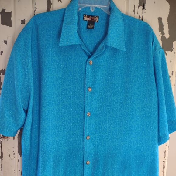 100% Polyester button down - Picture 4 of 7